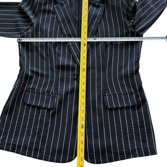 Womens Blazer Small Black Pinstripe Mid Sleeve Structured Workwear - Picture 2 of 6